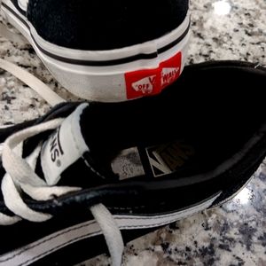 Vans black low lace sneakers